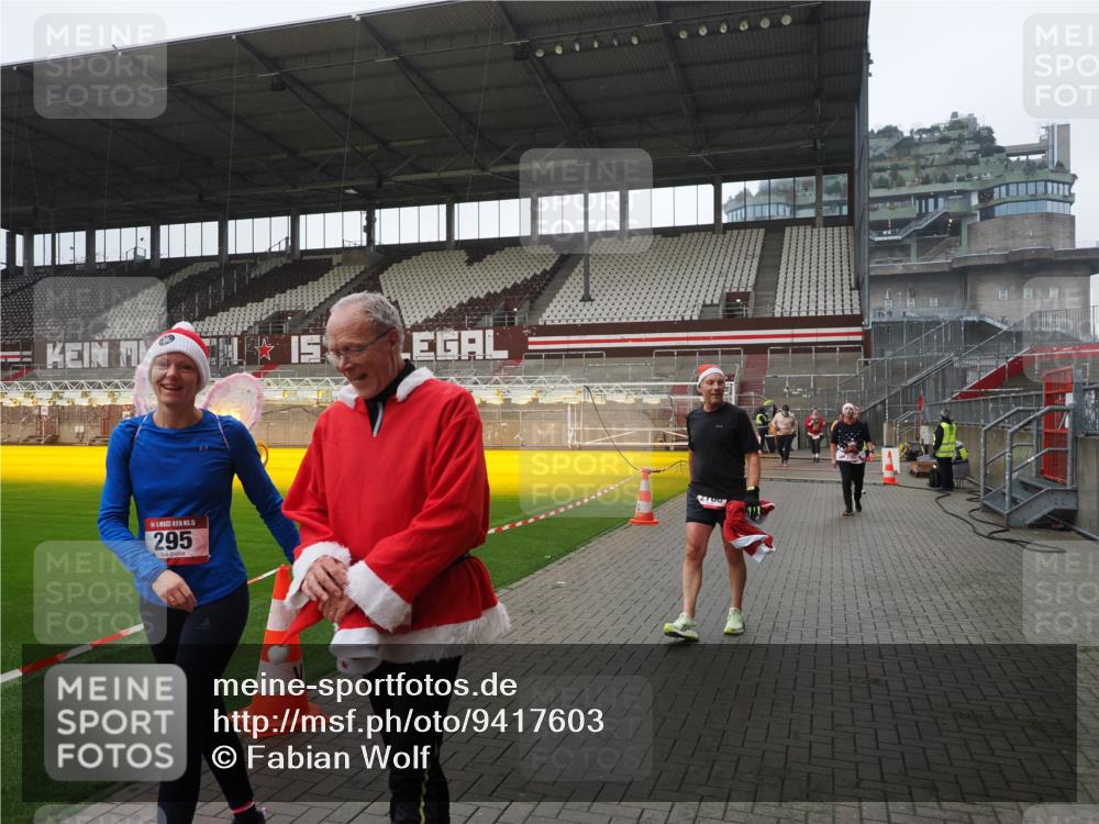 07.12.2025 - St. Pauli X-Mass-Run No. 15 Fabian Wolf http://msf.ph/oto/9417603 07.12.2025 11:19:26 Ziel 295, 302, 797, 1563, 2062, 2597, 2788, 3205 meine-sportfotos.de