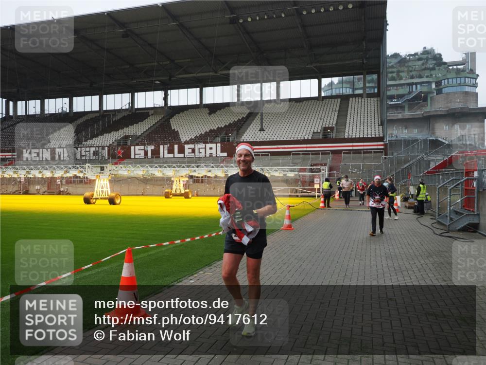 07.12.2025 - St. Pauli X-Mass-Run No. 15 Fabian Wolf http://msf.ph/oto/9417612 07.12.2025 11:19:28 Ziel 295, 302, 367, 373, 797, 1563, 2062, 2788, 3205 meine-sportfotos.de
