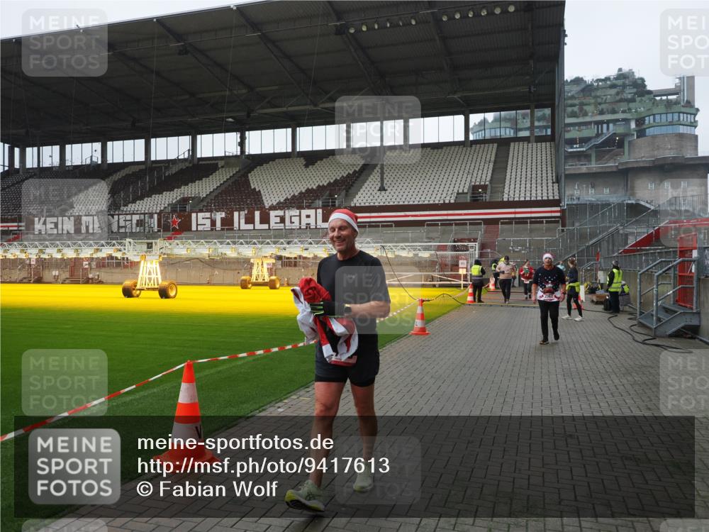 07.12.2025 - St. Pauli X-Mass-Run No. 15 Fabian Wolf http://msf.ph/oto/9417613 07.12.2025 11:19:28 Ziel 295, 302, 367, 373, 797, 1563, 2062, 2788, 3205 meine-sportfotos.de