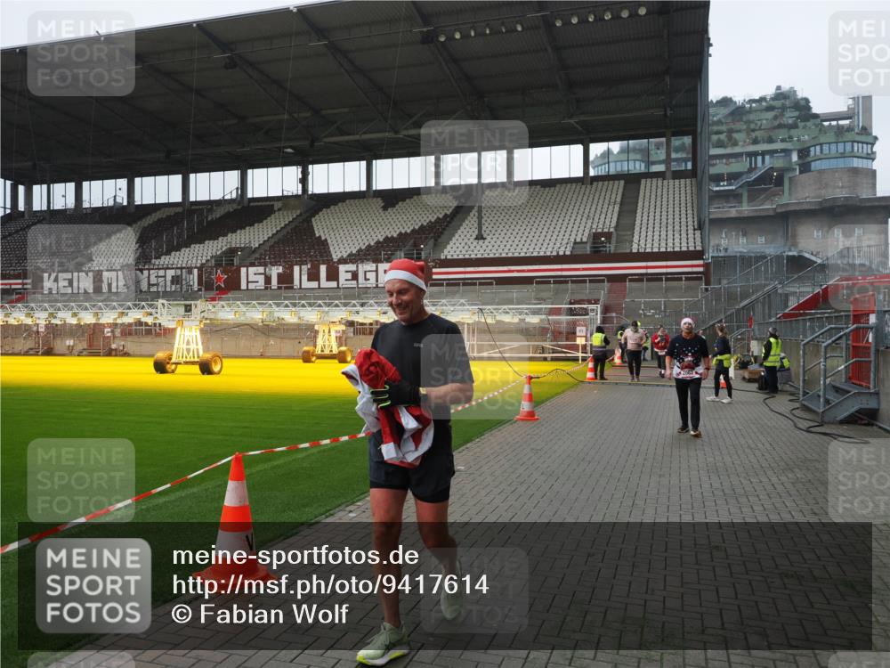 07.12.2025 - St. Pauli X-Mass-Run No. 15 Fabian Wolf http://msf.ph/oto/9417614 07.12.2025 11:19:28 Ziel 295, 302, 367, 373, 797, 1563, 2062, 2788, 3205 meine-sportfotos.de