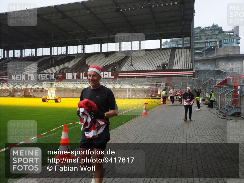 07.12.2025 - St. Pauli X-Mass-Run No. 15 Fabian Wolf http://msf.ph/oto/9417617 07.12.2025 11:19:29 Ziel 367, 373, 797, 1563, 2062, 2788, 3205 meine-sportfotos.de