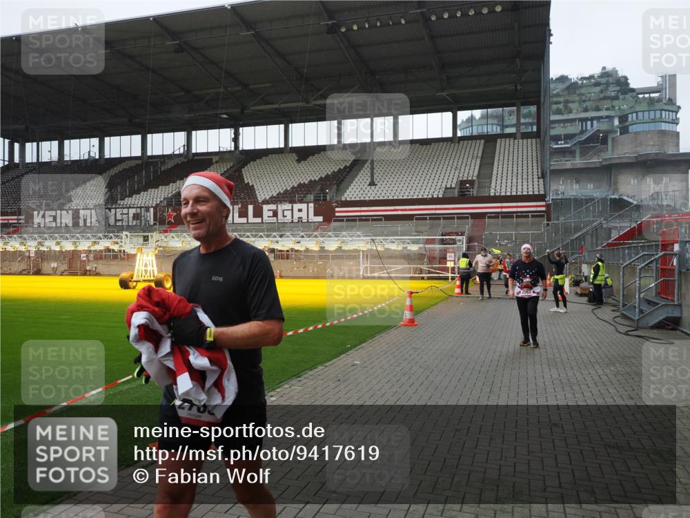 07.12.2025 - St. Pauli X-Mass-Run No. 15 Fabian Wolf http://msf.ph/oto/9417619 07.12.2025 11:19:29 Ziel 367, 373, 797, 1563, 2062, 2788, 3205 meine-sportfotos.de