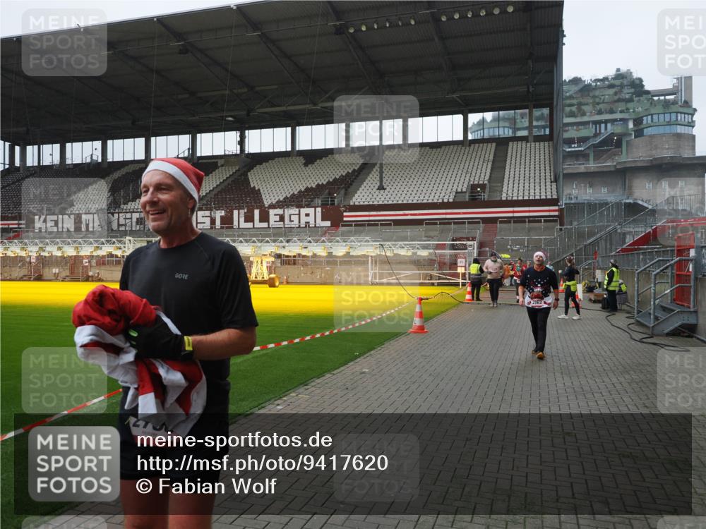 07.12.2025 - St. Pauli X-Mass-Run No. 15 Fabian Wolf http://msf.ph/oto/9417620 07.12.2025 11:19:29 Ziel 367, 373, 797, 1563, 2062, 2788, 3205 meine-sportfotos.de