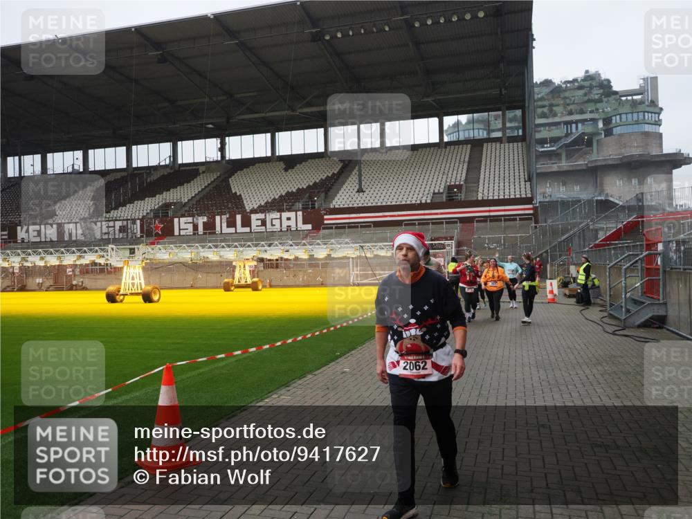 07.12.2025 - St. Pauli X-Mass-Run No. 15 Fabian Wolf http://msf.ph/oto/9417627 07.12.2025 11:19:34 Ziel 367, 373, 797, 1336, 1343, 1563, 2062 meine-sportfotos.de