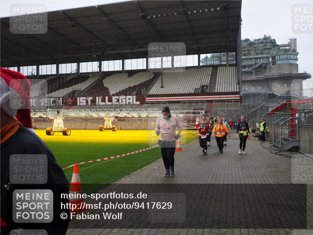 07.12.2025 - St. Pauli X-Mass-Run No. 15 Fabian Wolf http://msf.ph/oto/9417629 07.12.2025 11:19:36 Ziel 367, 373, 797, 1336, 1343, 1563, 2062 meine-sportfotos.de