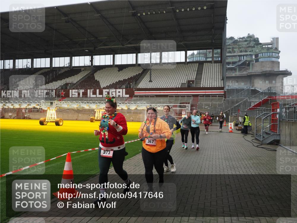 07.12.2025 - St. Pauli X-Mass-Run No. 15 Fabian Wolf http://msf.ph/oto/9417646 07.12.2025 11:19:41 Ziel 367, 373, 797, 1336, 1343, 1563, 2217, 3160 meine-sportfotos.de
