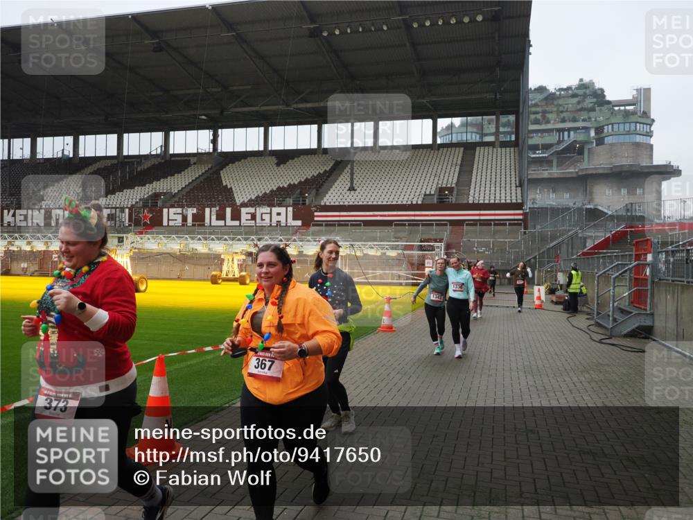 07.12.2025 - St. Pauli X-Mass-Run No. 15 Fabian Wolf http://msf.ph/oto/9417650 07.12.2025 11:19:41 Ziel 367, 373, 797, 1336, 1343, 1563, 2217, 3160 meine-sportfotos.de