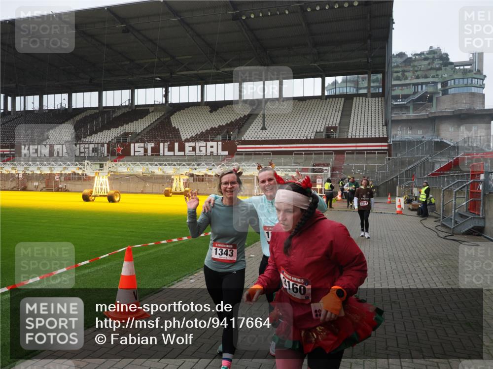07.12.2025 - St. Pauli X-Mass-Run No. 15 Fabian Wolf http://msf.ph/oto/9417664 07.12.2025 11:19:46 Ziel 367, 373, 1336, 1343, 2217, 2581, 3075, 3160, 3822, 3823 meine-sportfotos.de