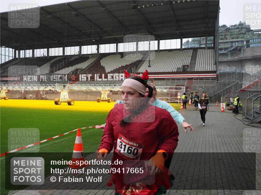 07.12.2025 - St. Pauli X-Mass-Run No. 15 Fabian Wolf http://msf.ph/oto/9417665 07.12.2025 11:19:46 Ziel 367, 373, 1336, 1343, 2217, 2581, 3075, 3160, 3822, 3823 meine-sportfotos.de