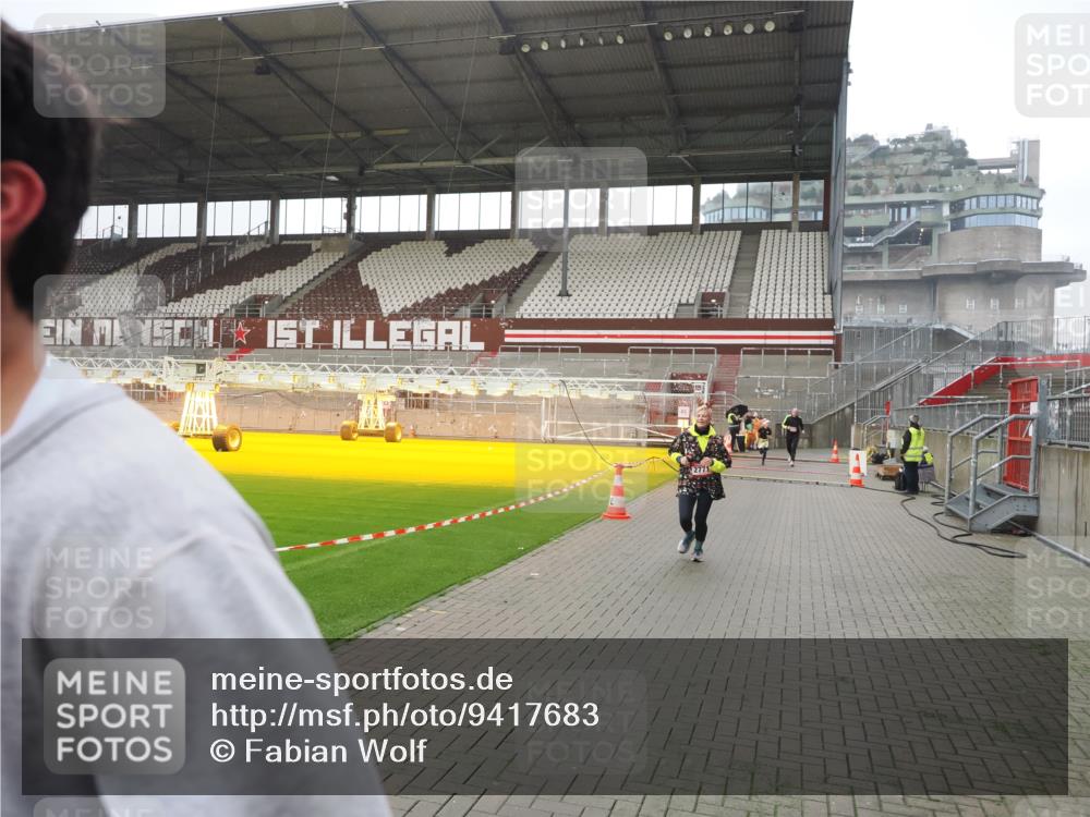 07.12.2025 - St. Pauli X-Mass-Run No. 15 Fabian Wolf http://msf.ph/oto/9417683 07.12.2025 11:19:52 Ziel 1343, 2217, 2581, 2771, 3075, 3160, 3822, 3823 meine-sportfotos.de