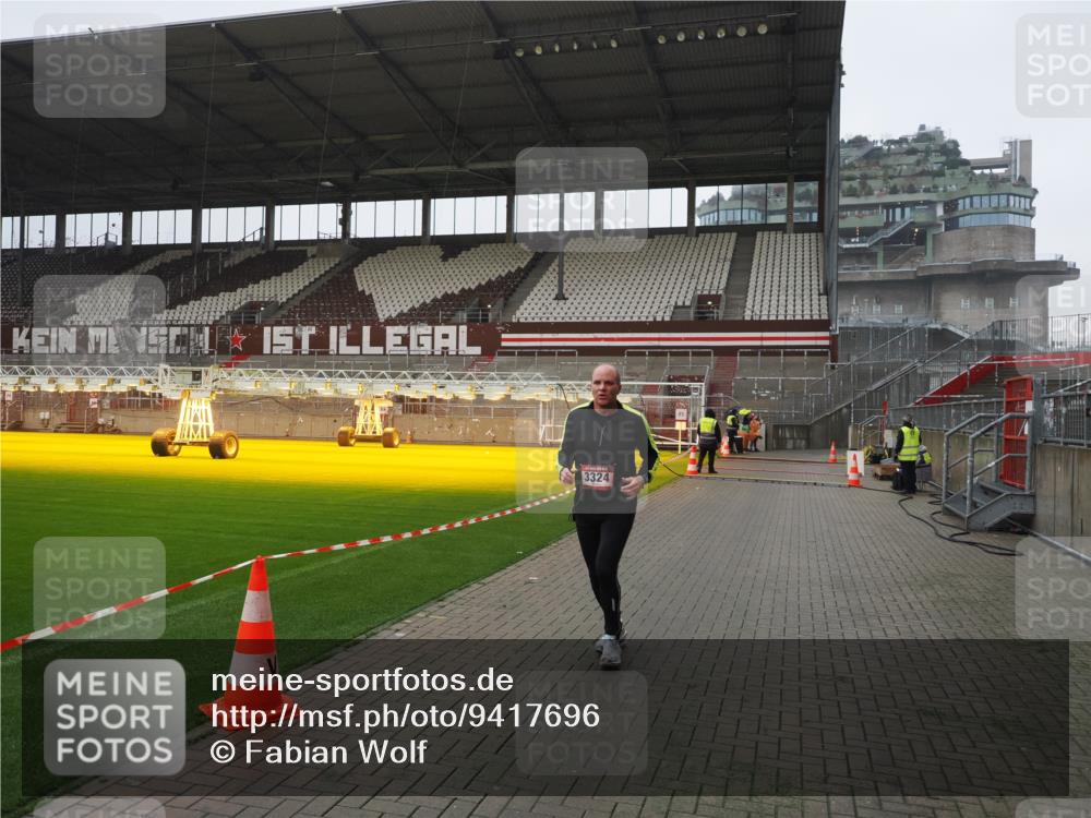 07.12.2025 - St. Pauli X-Mass-Run No. 15 Fabian Wolf http://msf.ph/oto/9417696 07.12.2025 11:20:00 Ziel 2581, 2771, 3075, 3170, 3324, 3822, 3823 meine-sportfotos.de
