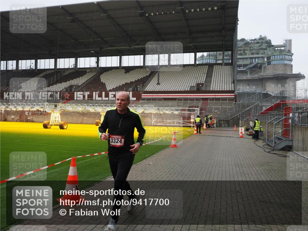 07.12.2025 - St. Pauli X-Mass-Run No. 15 Fabian Wolf http://msf.ph/oto/9417700 07.12.2025 11:20:01 Ziel 2581, 2771, 3075, 3170, 3324, 3822, 3823 meine-sportfotos.de