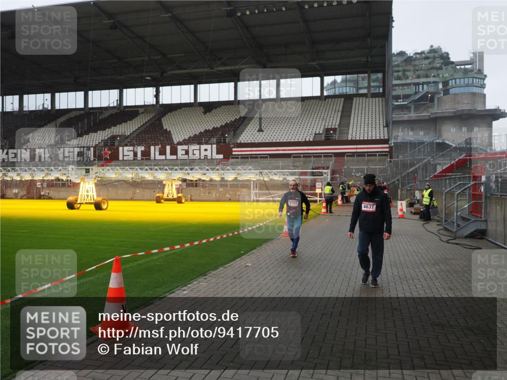 07.12.2025 - St. Pauli X-Mass-Run No. 15 Fabian Wolf http://msf.ph/oto/9417705 07.12.2025 11:20:22 Ziel 2577, 2578, 3129, 3157, 3309, 4637 meine-sportfotos.de