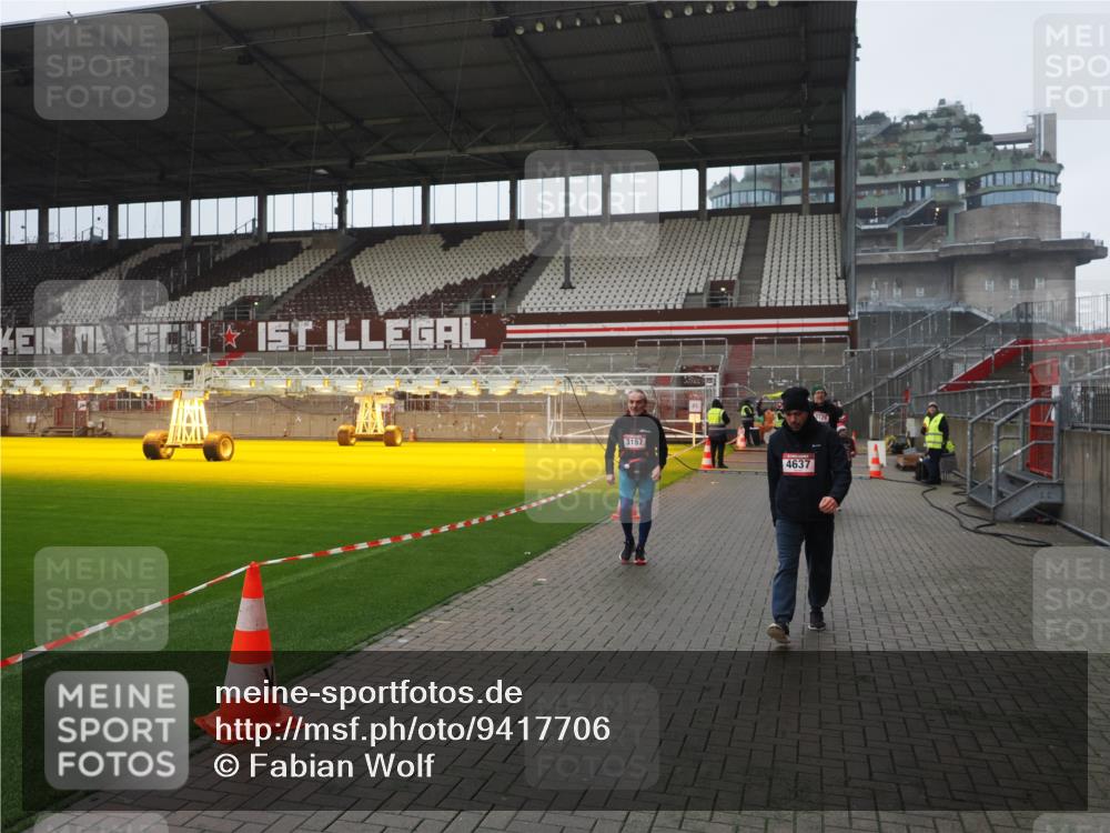 07.12.2025 - St. Pauli X-Mass-Run No. 15 Fabian Wolf http://msf.ph/oto/9417706 07.12.2025 11:20:23 Ziel 2577, 2578, 3129, 3157, 3309, 4637 meine-sportfotos.de