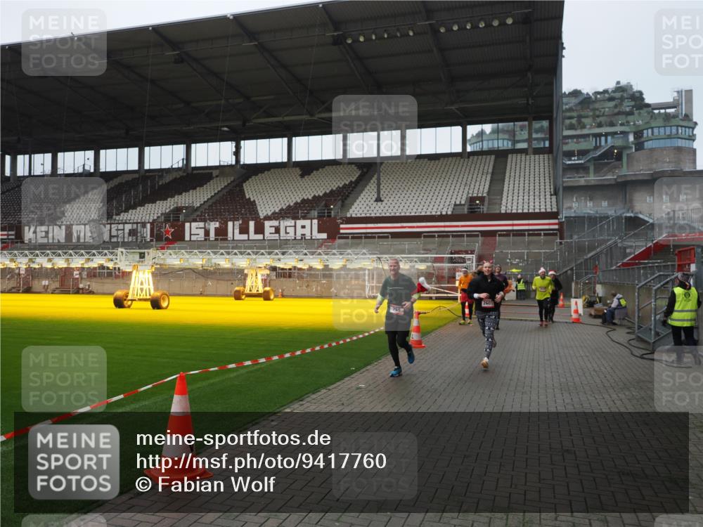 07.12.2025 - St. Pauli X-Mass-Run No. 15 Fabian Wolf http://msf.ph/oto/9417760 07.12.2025 11:20:49 Ziel 540, 765, 2242, 2379, 2462, 2601, 3037 meine-sportfotos.de
