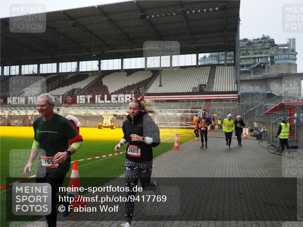 07.12.2025 - St. Pauli X-Mass-Run No. 15 Fabian Wolf http://msf.ph/oto/9417769 07.12.2025 11:20:50 Ziel 540, 765, 2379, 2462, 2601, 3037 meine-sportfotos.de