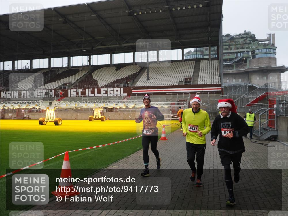 07.12.2025 - St. Pauli X-Mass-Run No. 15 Fabian Wolf http://msf.ph/oto/9417773 07.12.2025 11:20:54 Ziel 540, 765, 2379, 2462, 2601, 3037 meine-sportfotos.de