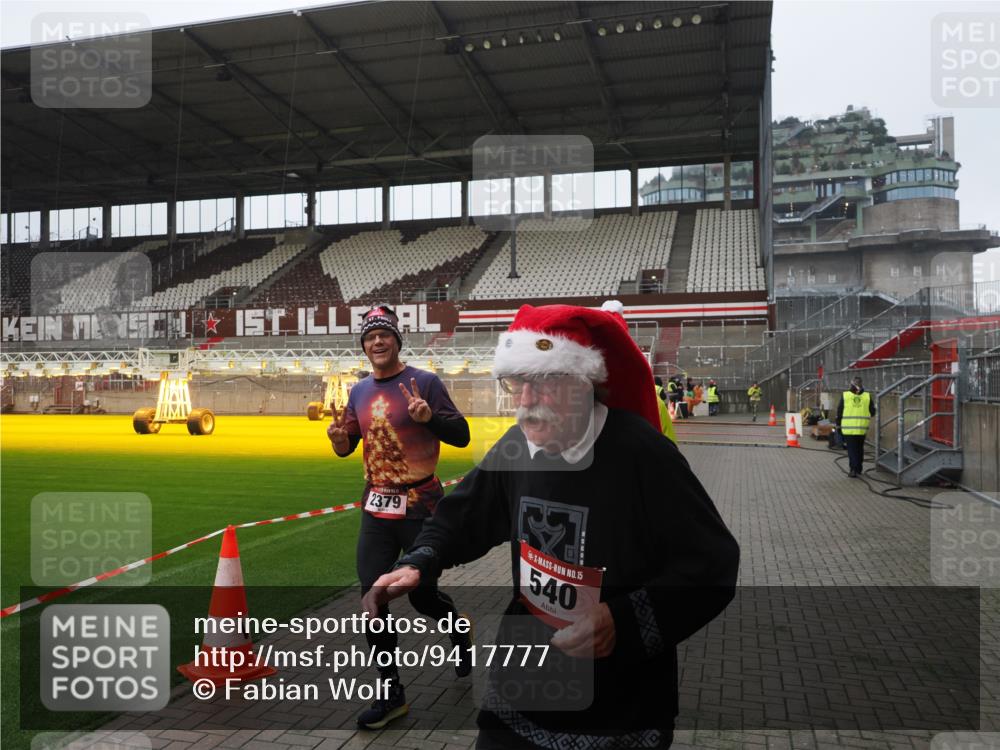 07.12.2025 - St. Pauli X-Mass-Run No. 15 Fabian Wolf http://msf.ph/oto/9417777 07.12.2025 11:20:55 Ziel 540, 765, 2379, 2462, 2601, 3037 meine-sportfotos.de