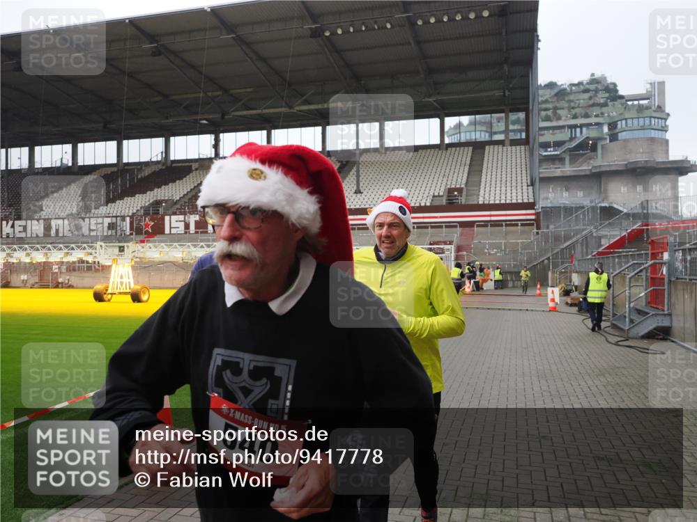 07.12.2025 - St. Pauli X-Mass-Run No. 15 Fabian Wolf http://msf.ph/oto/9417778 07.12.2025 11:20:55 Ziel 540, 765, 2379, 2462, 2601, 3037 meine-sportfotos.de
