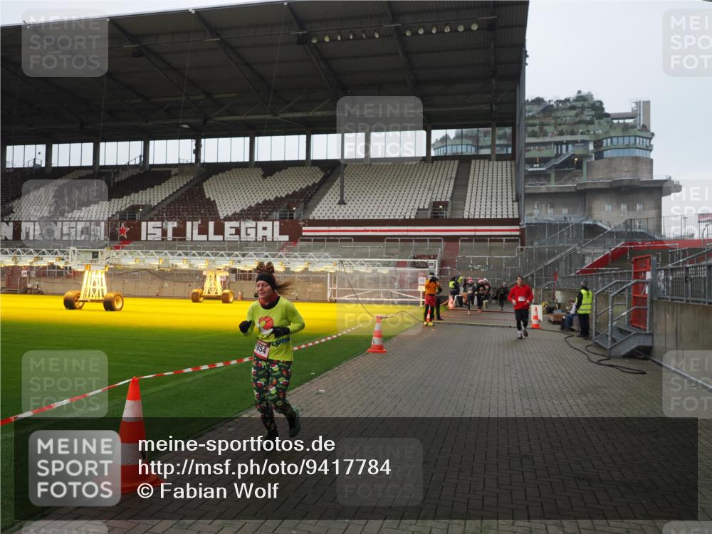 07.12.2025 - St. Pauli X-Mass-Run No. 15 Fabian Wolf http://msf.ph/oto/9417784 07.12.2025 11:21:06 Ziel 540, 2379, 2854, 3037, 3135 meine-sportfotos.de