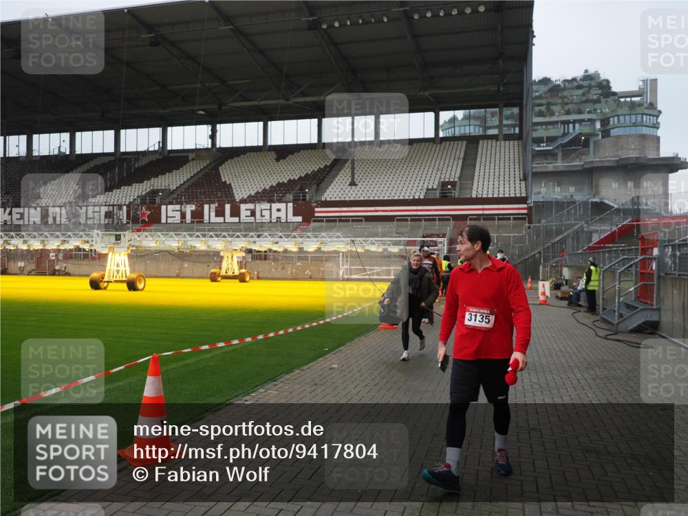 07.12.2025 - St. Pauli X-Mass-Run No. 15 Fabian Wolf http://msf.ph/oto/9417804 07.12.2025 11:21:15 Ziel 2375, 2376, 2579, 2854, 2867, 3135, 3159, 3220, 3283 meine-sportfotos.de