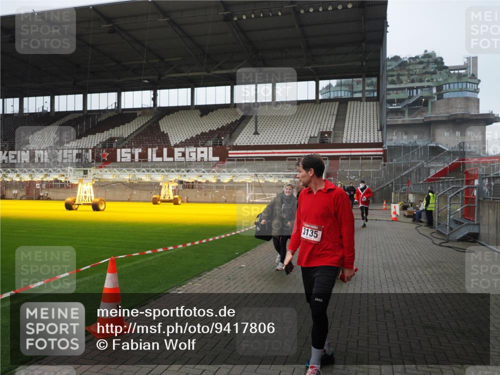 07.12.2025 - St. Pauli X-Mass-Run No. 15 Fabian Wolf http://msf.ph/oto/9417806 07.12.2025 11:21:15 Ziel 2375, 2376, 2579, 2854, 2867, 3135, 3159, 3220, 3283 meine-sportfotos.de