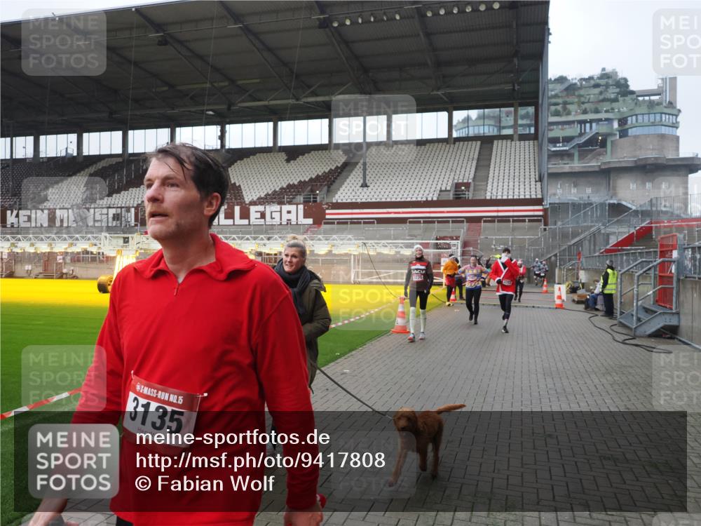 07.12.2025 - St. Pauli X-Mass-Run No. 15 Fabian Wolf http://msf.ph/oto/9417808 07.12.2025 11:21:16 Ziel 2375, 2376, 2579, 2854, 2867, 3135, 3159, 3220, 3283 meine-sportfotos.de