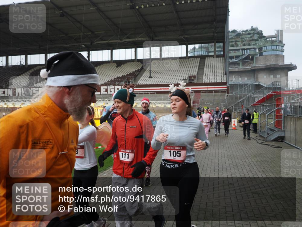07.12.2025 - St. Pauli X-Mass-Run No. 15 Fabian Wolf http://msf.ph/oto/9417865 07.12.2025 11:21:30 Ziel 98, 105, 111, 232, 241, 1549, 1902, 1907, 2033, 2197, 2473, 2474, 2579, 3073, 3159, 3283 meine-sportfotos.de