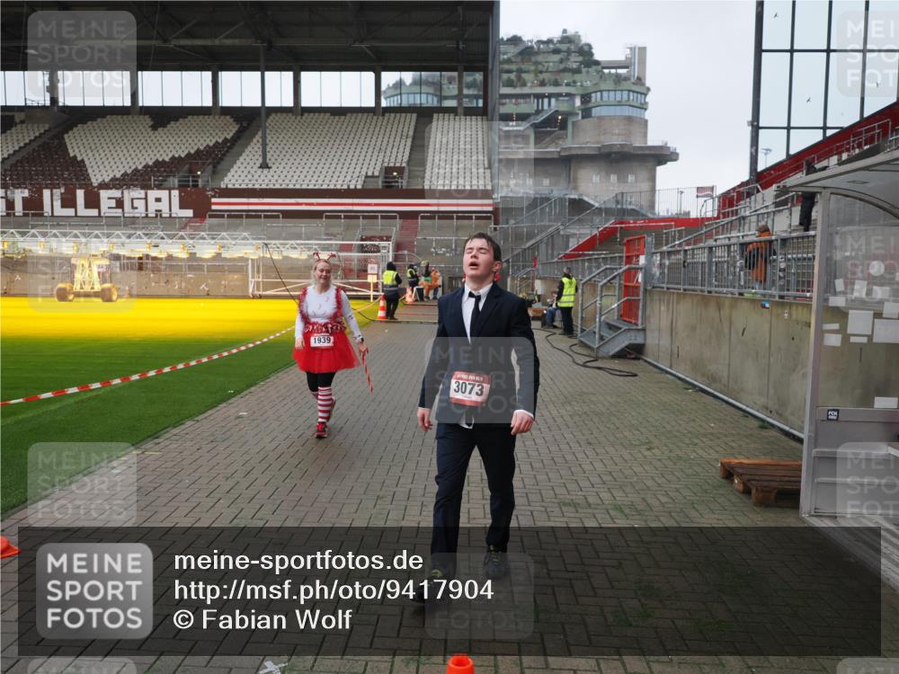 07.12.2025 - St. Pauli X-Mass-Run No. 15 Fabian Wolf http://msf.ph/oto/9417904 07.12.2025 11:21:45 Ziel 1549, 1902, 1907, 1939, 2033, 2197, 2473, 2474 meine-sportfotos.de
