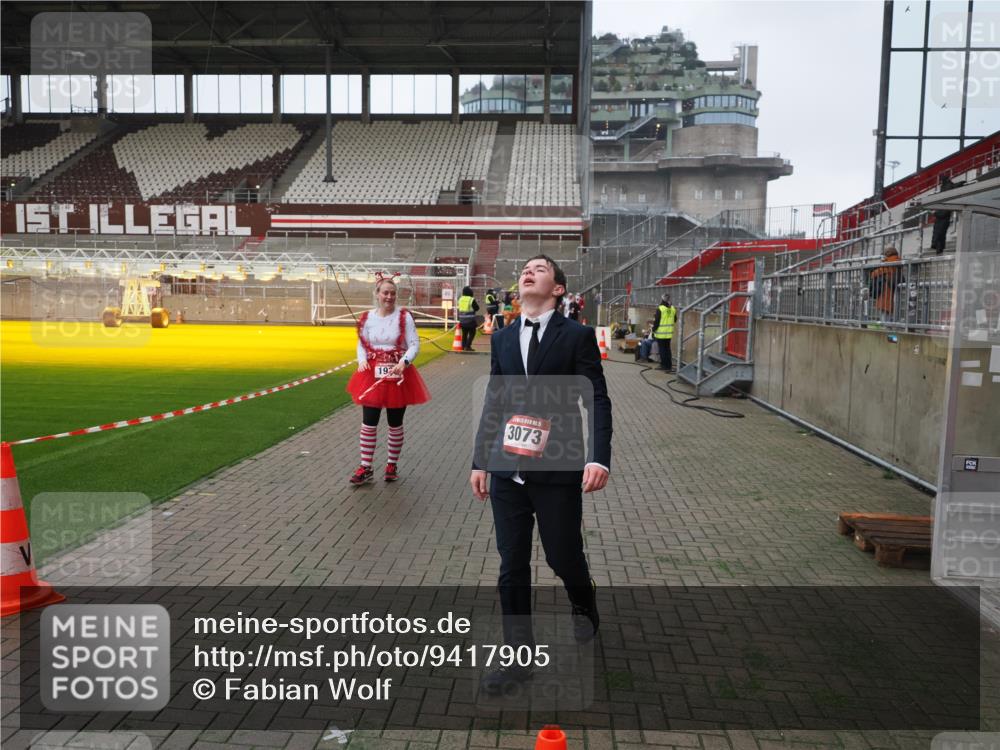 07.12.2025 - St. Pauli X-Mass-Run No. 15 Fabian Wolf http://msf.ph/oto/9417905 07.12.2025 11:21:45 Ziel 1549, 1902, 1907, 1939, 2033, 2197, 2473, 2474 meine-sportfotos.de