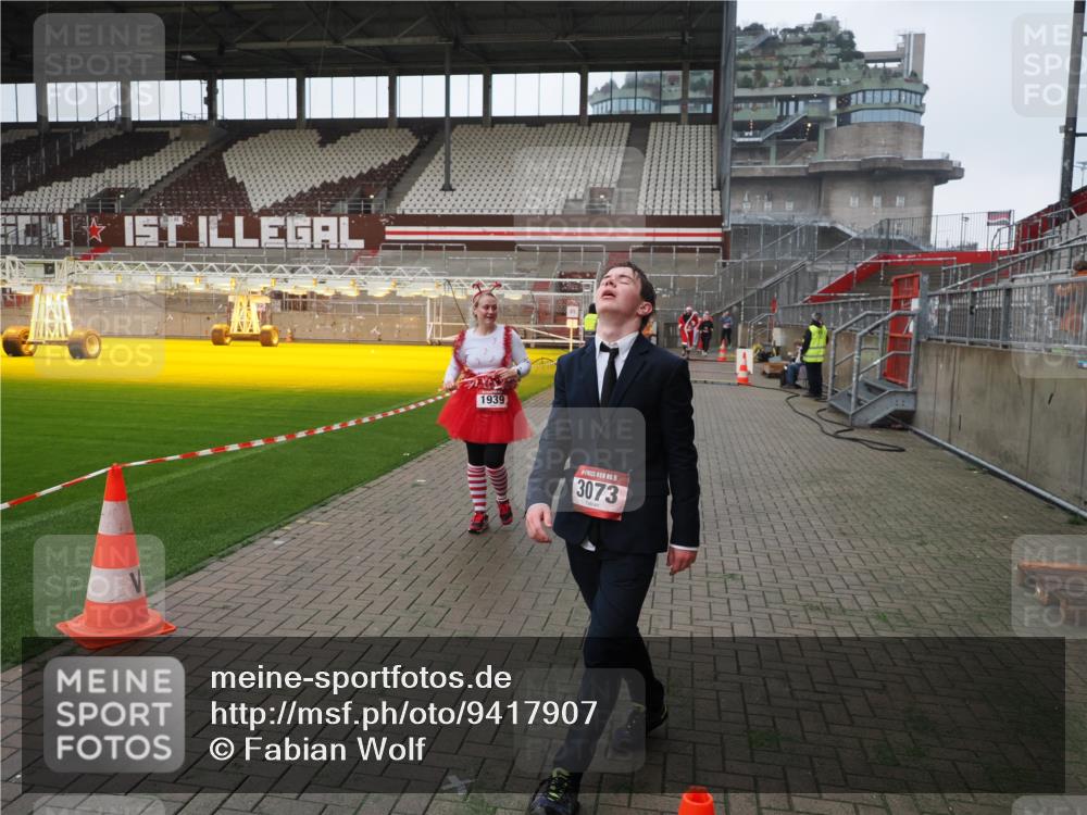 07.12.2025 - St. Pauli X-Mass-Run No. 15 Fabian Wolf http://msf.ph/oto/9417907 07.12.2025 11:21:45 Ziel 1549, 1902, 1907, 1939, 2033, 2197, 2473, 2474 meine-sportfotos.de