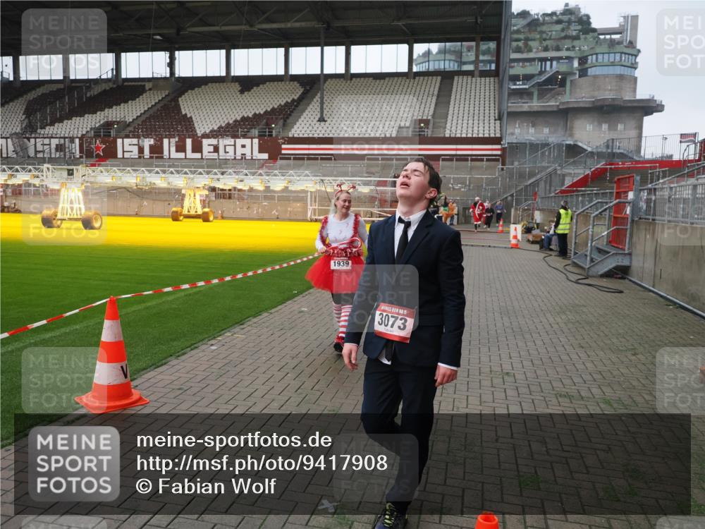 07.12.2025 - St. Pauli X-Mass-Run No. 15 Fabian Wolf http://msf.ph/oto/9417908 07.12.2025 11:21:46 Ziel 1549, 1902, 1939, 2033, 2197 meine-sportfotos.de