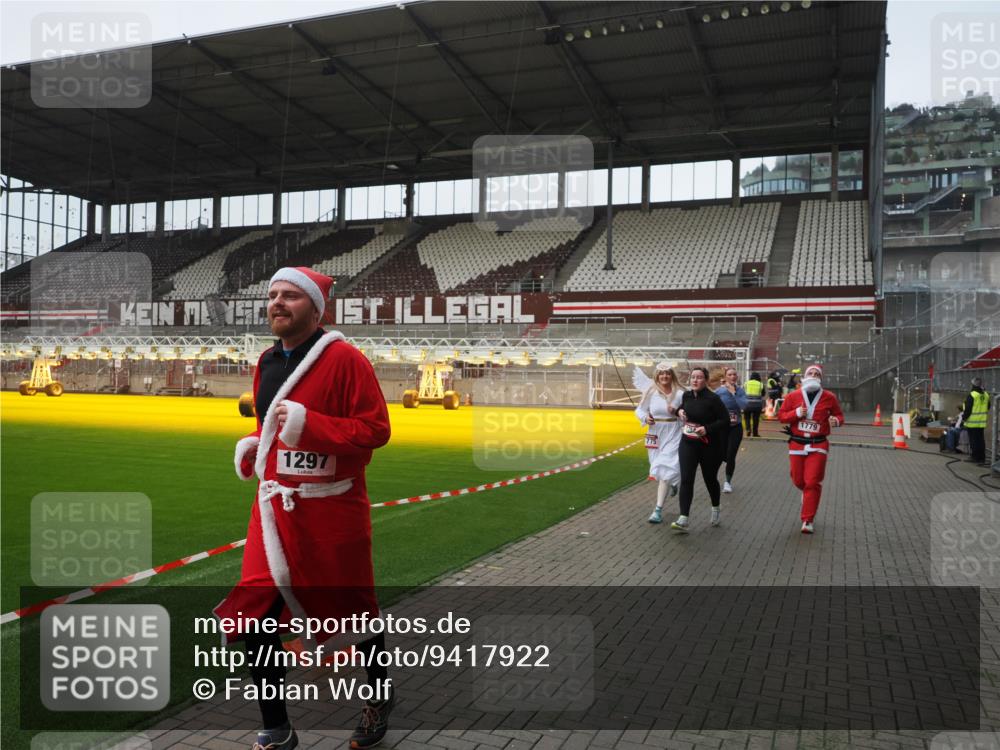 07.12.2025 - St. Pauli X-Mass-Run No. 15 Fabian Wolf http://msf.ph/oto/9417922 07.12.2025 11:21:55 Ziel 1284, 1297, 1775, 1779, 1904, 1939 meine-sportfotos.de