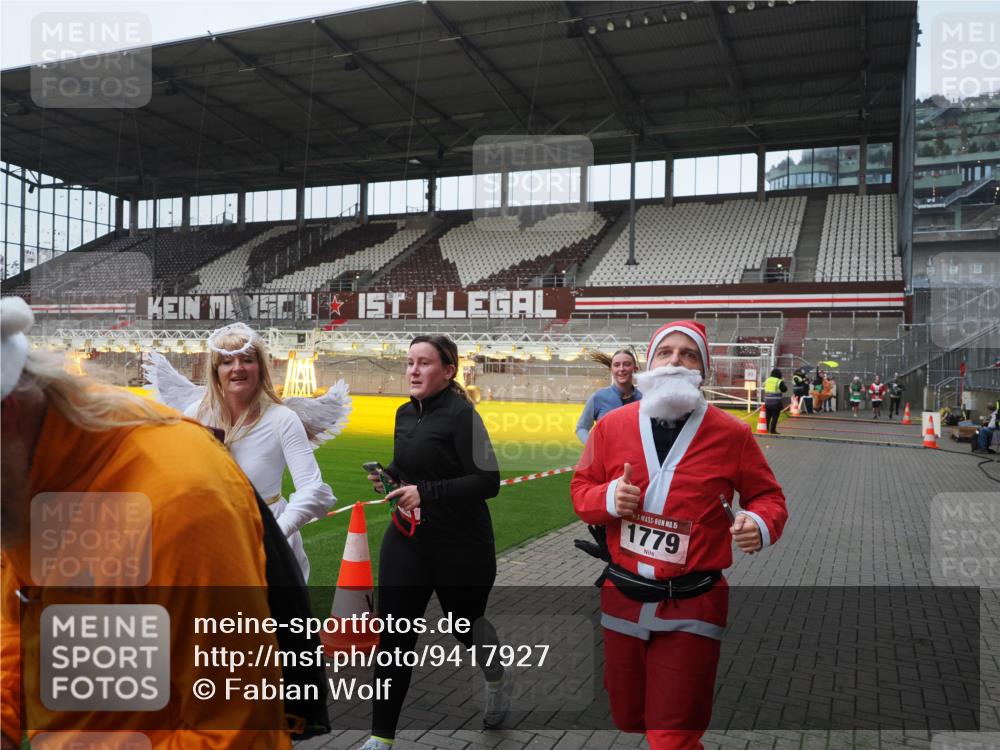 07.12.2025 - St. Pauli X-Mass-Run No. 15 Fabian Wolf http://msf.ph/oto/9417927 07.12.2025 11:21:57 Ziel 1284, 1297, 1775, 1779, 1904 meine-sportfotos.de