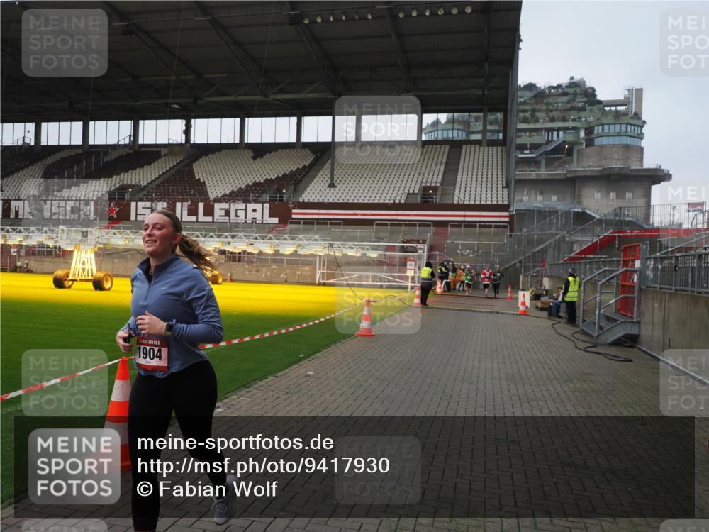 07.12.2025 - St. Pauli X-Mass-Run No. 15 Fabian Wolf http://msf.ph/oto/9417930 07.12.2025 11:21:58 Ziel 1284, 1297, 1775, 1779, 1904 meine-sportfotos.de