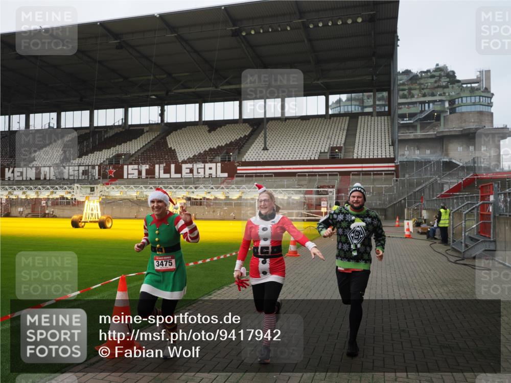 07.12.2025 - St. Pauli X-Mass-Run No. 15 Fabian Wolf http://msf.ph/oto/9417942 07.12.2025 11:22:06 Ziel 1284, 1297, 1775, 1779, 1904, 3474, 3475, 3820, 3821 meine-sportfotos.de
