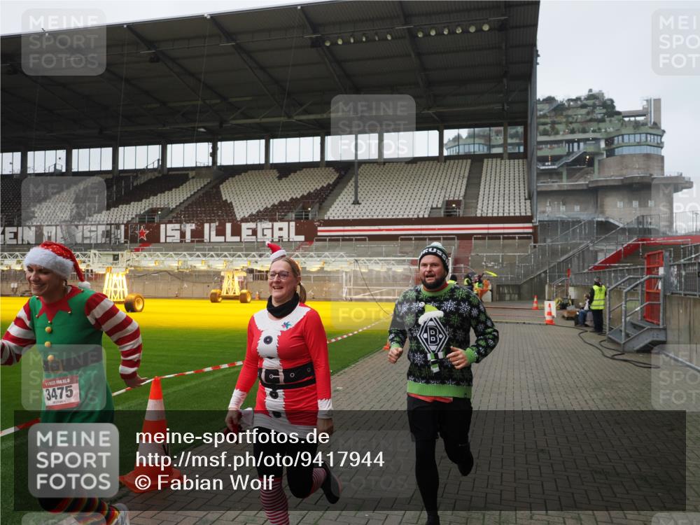 07.12.2025 - St. Pauli X-Mass-Run No. 15 Fabian Wolf http://msf.ph/oto/9417944 07.12.2025 11:22:07 Ziel 1284, 1297, 1775, 1779, 1904, 3474, 3475, 3820, 3821 meine-sportfotos.de