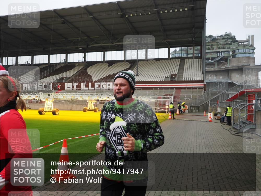 07.12.2025 - St. Pauli X-Mass-Run No. 15 Fabian Wolf http://msf.ph/oto/9417947 07.12.2025 11:22:07 Ziel 1284, 1297, 1775, 1779, 1904, 3474, 3475, 3820, 3821 meine-sportfotos.de