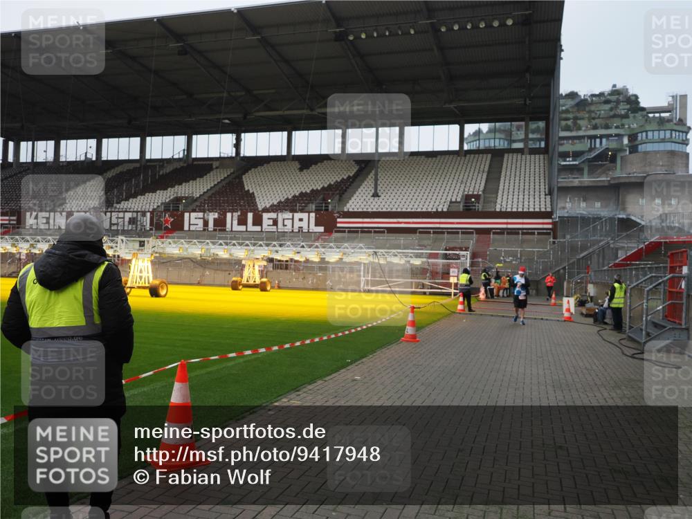 07.12.2025 - St. Pauli X-Mass-Run No. 15 Fabian Wolf http://msf.ph/oto/9417948 07.12.2025 11:22:17 Ziel 2812, 3474, 3475, 3820, 3821 meine-sportfotos.de