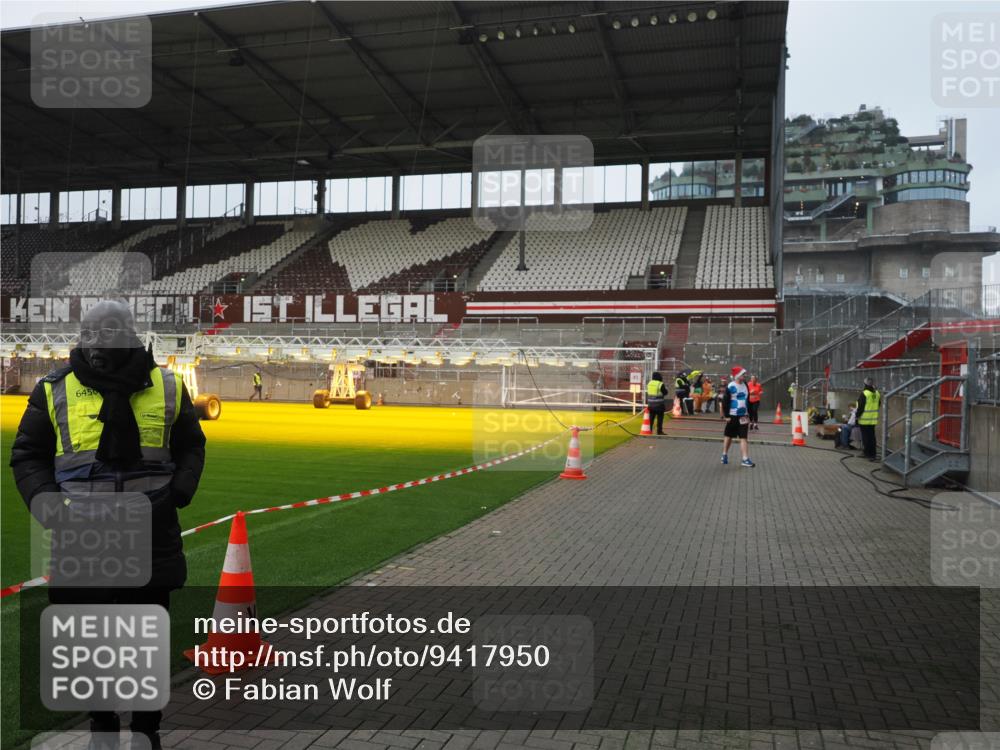07.12.2025 - St. Pauli X-Mass-Run No. 15 Fabian Wolf http://msf.ph/oto/9417950 07.12.2025 11:22:21 Ziel 2812, 3127 meine-sportfotos.de