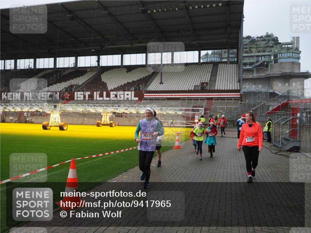 07.12.2025 - St. Pauli X-Mass-Run No. 15 Fabian Wolf http://msf.ph/oto/9417965 07.12.2025 11:22:31 Ziel 520, 1349, 1391, 1431, 2550, 2557, 2812, 2985, 3127 meine-sportfotos.de