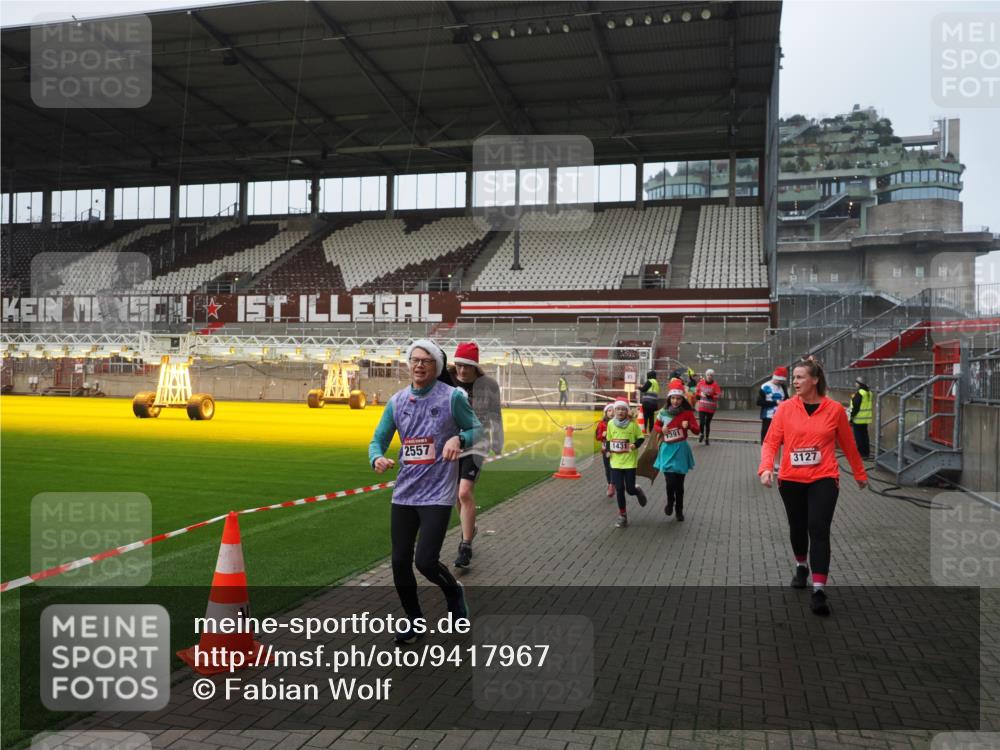 07.12.2025 - St. Pauli X-Mass-Run No. 15 Fabian Wolf http://msf.ph/oto/9417967 07.12.2025 11:22:31 Ziel 520, 1349, 1391, 1431, 2550, 2557, 2812, 2985, 3127 meine-sportfotos.de