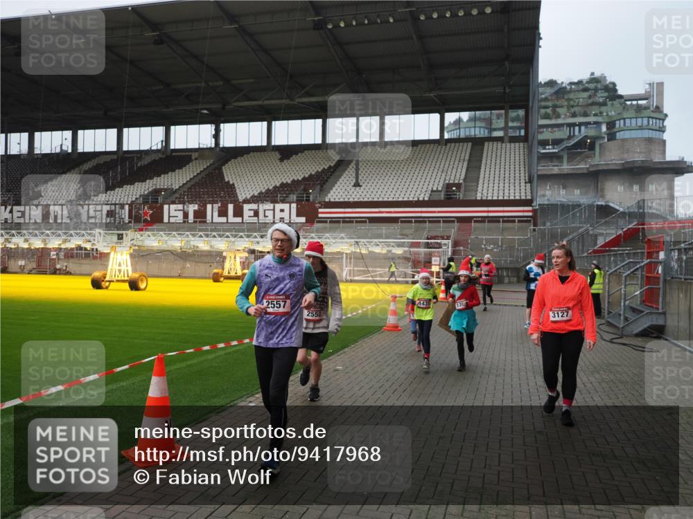 07.12.2025 - St. Pauli X-Mass-Run No. 15 Fabian Wolf http://msf.ph/oto/9417968 07.12.2025 11:22:31 Ziel 520, 1349, 1391, 1431, 2550, 2557, 2812, 2985, 3127 meine-sportfotos.de