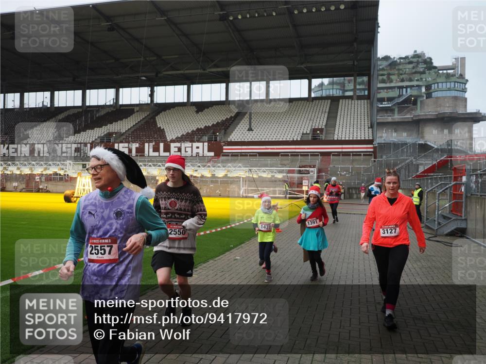 07.12.2025 - St. Pauli X-Mass-Run No. 15 Fabian Wolf http://msf.ph/oto/9417972 07.12.2025 11:22:32 Ziel 520, 1349, 1391, 1431, 2550, 2557, 2812, 2985, 3127 meine-sportfotos.de