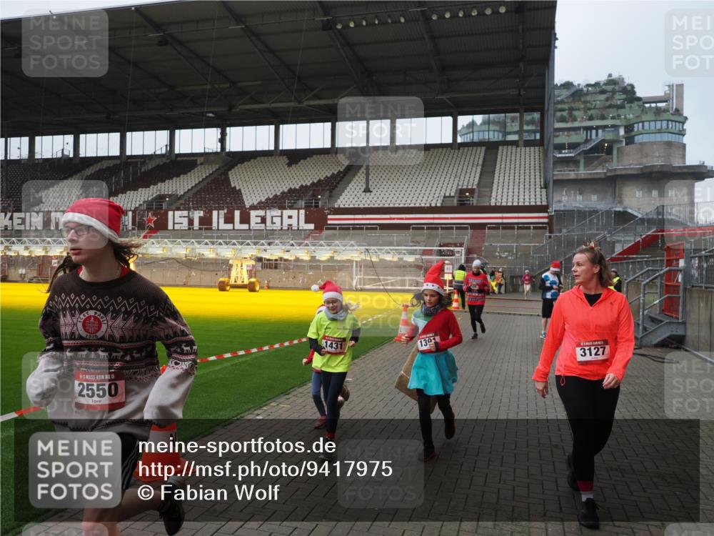 07.12.2025 - St. Pauli X-Mass-Run No. 15 Fabian Wolf http://msf.ph/oto/9417975 07.12.2025 11:22:33 Ziel 520, 1349, 1391, 1431, 2550, 2557, 2812, 2985, 3127 meine-sportfotos.de