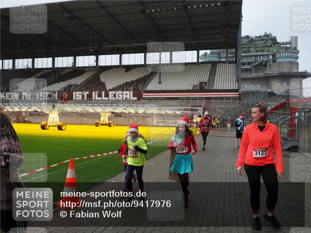 07.12.2025 - St. Pauli X-Mass-Run No. 15 Fabian Wolf http://msf.ph/oto/9417976 07.12.2025 11:22:33 Ziel 520, 1349, 1391, 1431, 2550, 2557, 2812, 2985, 3127 meine-sportfotos.de