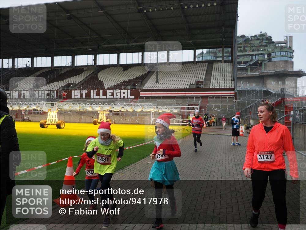 07.12.2025 - St. Pauli X-Mass-Run No. 15 Fabian Wolf http://msf.ph/oto/9417978 07.12.2025 11:22:33 Ziel 520, 1349, 1391, 1431, 2550, 2557, 2812, 2985, 3127 meine-sportfotos.de