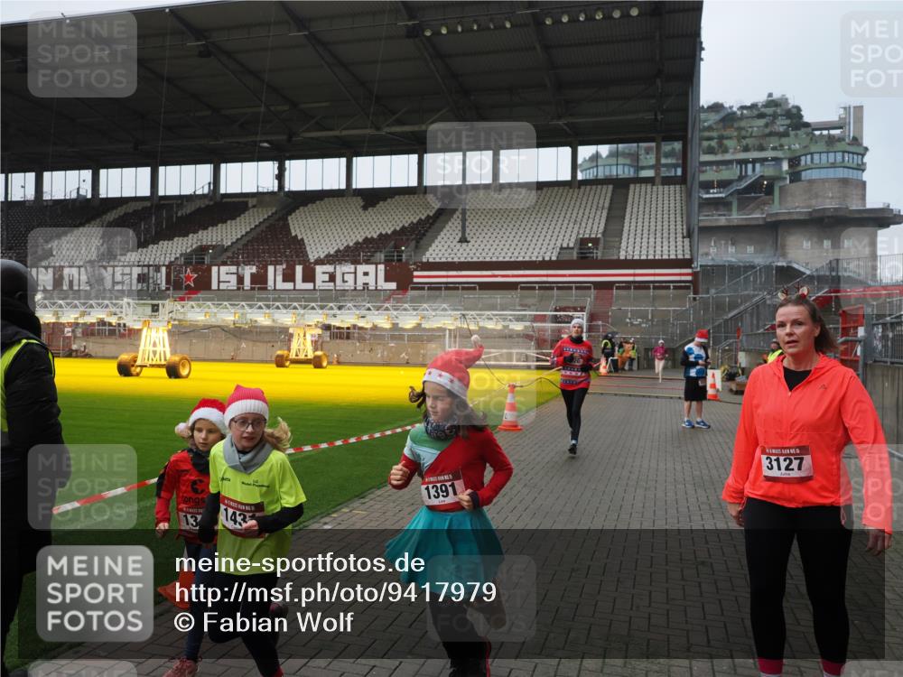 07.12.2025 - St. Pauli X-Mass-Run No. 15 Fabian Wolf http://msf.ph/oto/9417979 07.12.2025 11:22:33 Ziel 520, 1349, 1391, 1431, 2550, 2557, 2812, 2985, 3127 meine-sportfotos.de