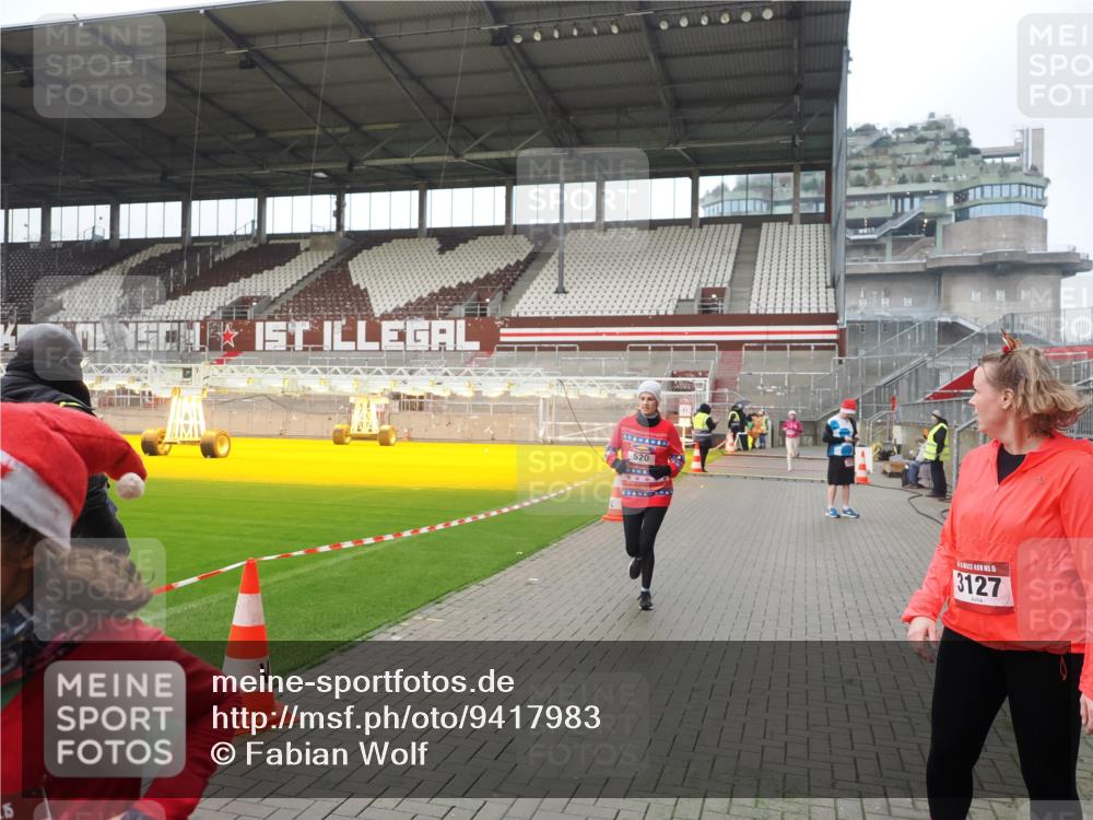 07.12.2025 - St. Pauli X-Mass-Run No. 15 Fabian Wolf http://msf.ph/oto/9417983 07.12.2025 11:22:34 Ziel 520, 1018, 1349, 1391, 1431, 2550, 2557, 2812, 2985, 3127 meine-sportfotos.de