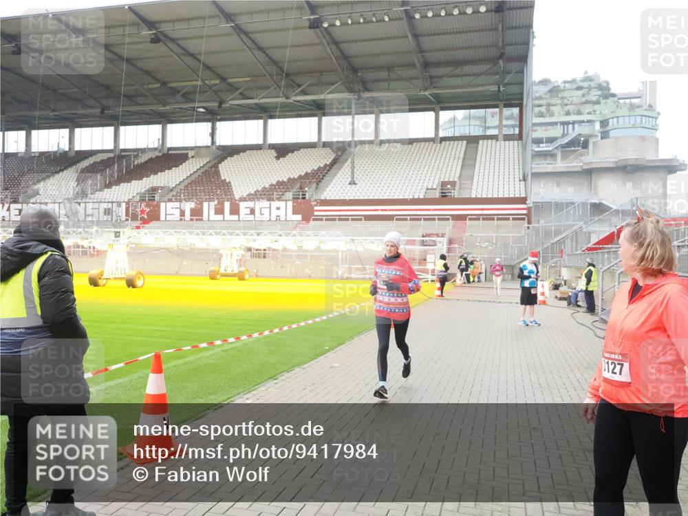 07.12.2025 - St. Pauli X-Mass-Run No. 15 Fabian Wolf http://msf.ph/oto/9417984 07.12.2025 11:22:34 Ziel 520, 1018, 1349, 1391, 1431, 2550, 2557, 2812, 2985, 3127 meine-sportfotos.de